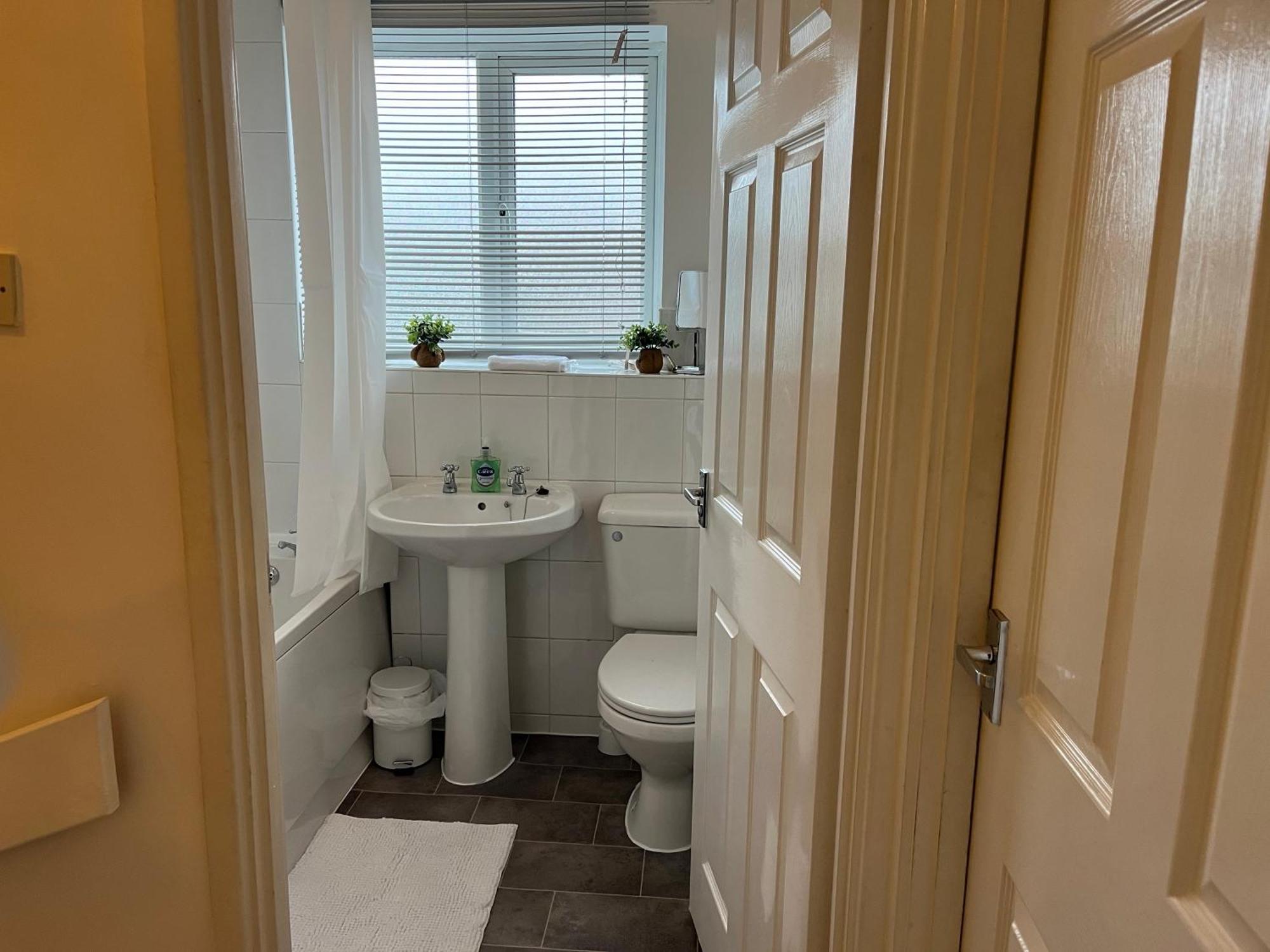 Kettering Service Accomodation 2Brh Freeparking Wifi Smart Tv Tea & Coffee Екстериор снимка