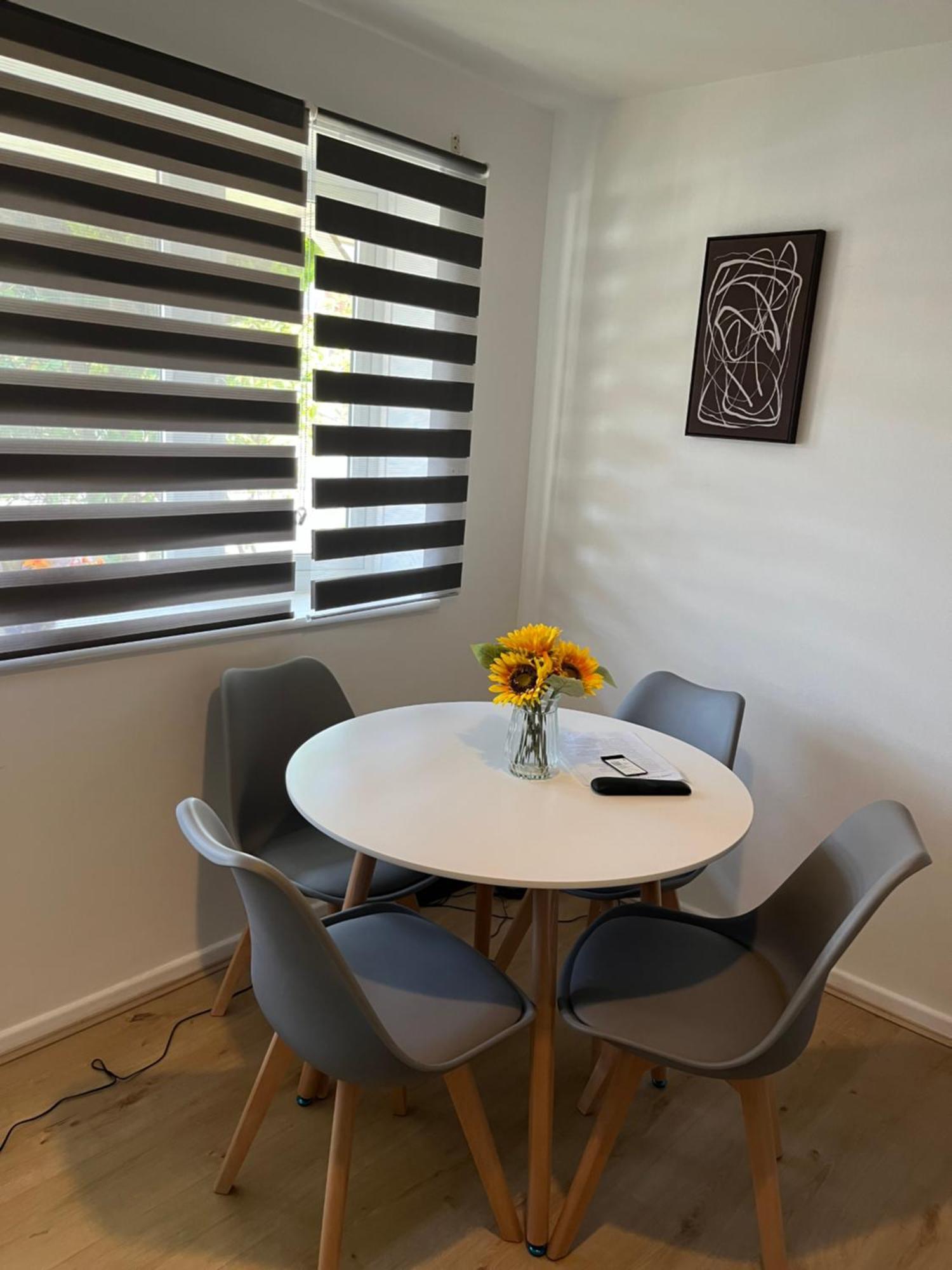 Kettering Service Accomodation 2Brh Freeparking Wifi Smart Tv Tea & Coffee Екстериор снимка